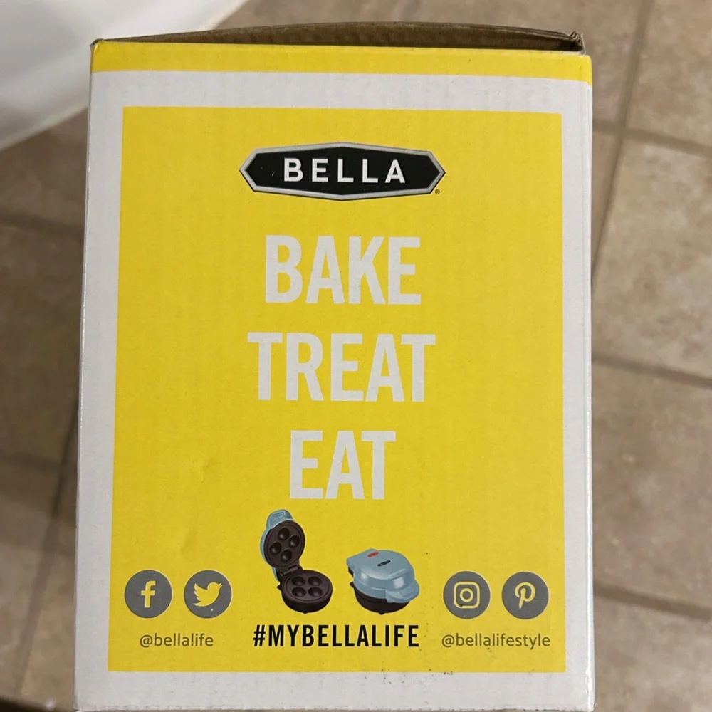 NWT BELLA Mini Cake Pop Maker